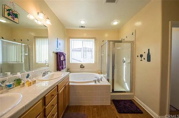 740 W Della Dr